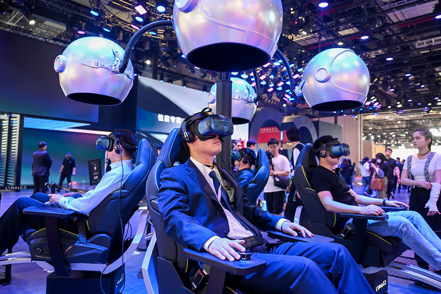 VR體驗(yàn).jpg VR體驗(yàn).jpg